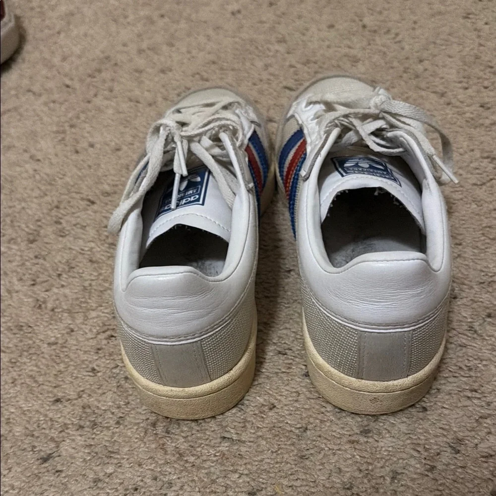 Adidas Classic White Sneakers with Red and Blue Accents - Picture 3 of 5